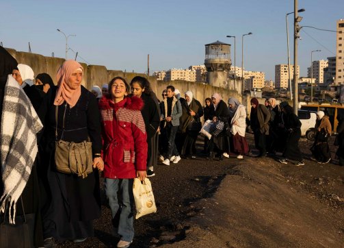 Palestinians with PA IDs cross Qalandiya checkpoint by foot, May 2023