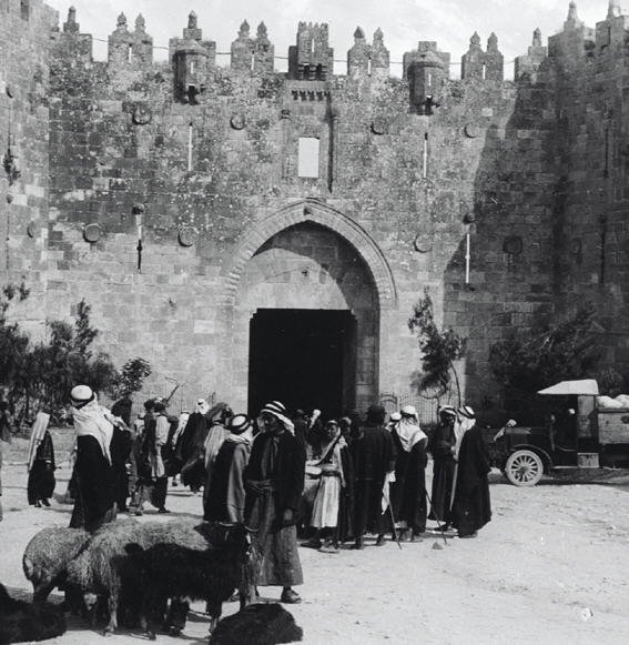 View of Jerusalem's Damascus Gate, northern facade, 1920