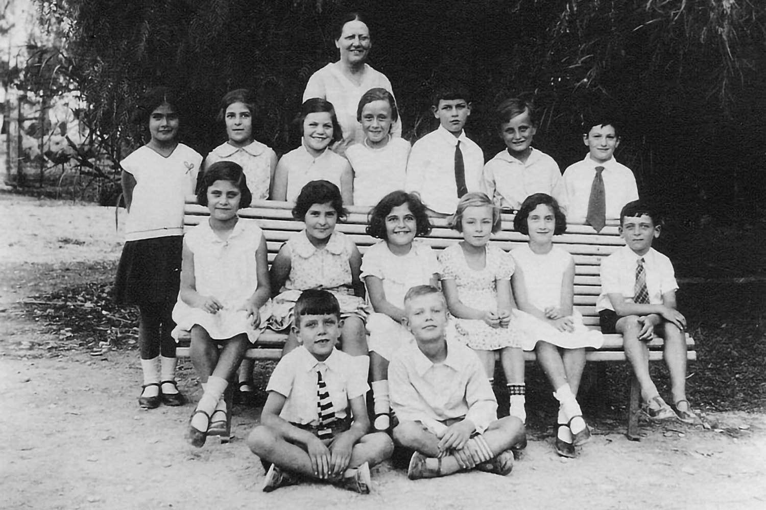 Anna Rohrer’s first grade students at the German Templar School, Jerusalem, 1929.