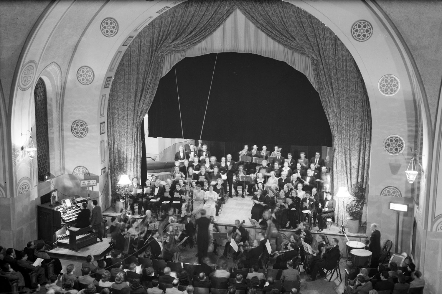 The inaugural concert of the Palestine Broadcasting Service (PBS) Choral Society at the Jerusalem YMCA, November 22, 1938