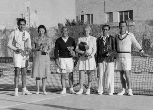 Tennis tournament at the Jerusalem YMCA, with tennis players Raymond Deeb, George Mushabek, Roland Meo, and Atallah Kidess, late 1930s