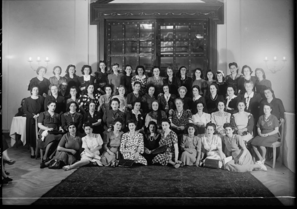 Members of the Arab Women’s Union with Huda Sha‘rawi at King David Hotel, September 15, 1944