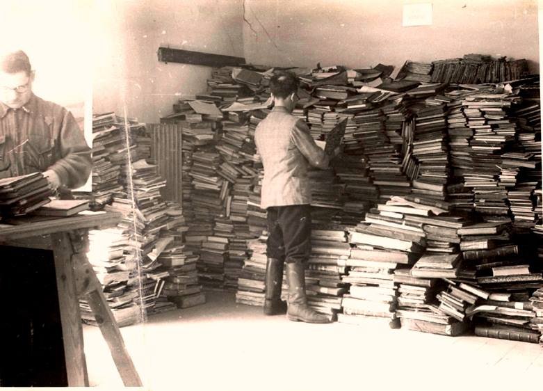 Sorting looted books at the Hebrew University in Jerusalem in the wake of the 1948 War