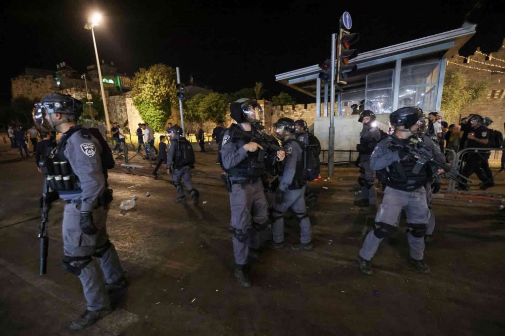 Israeli police deploy outside Damascus Gate in Jerusalem's Old City during Ramadan, 2021