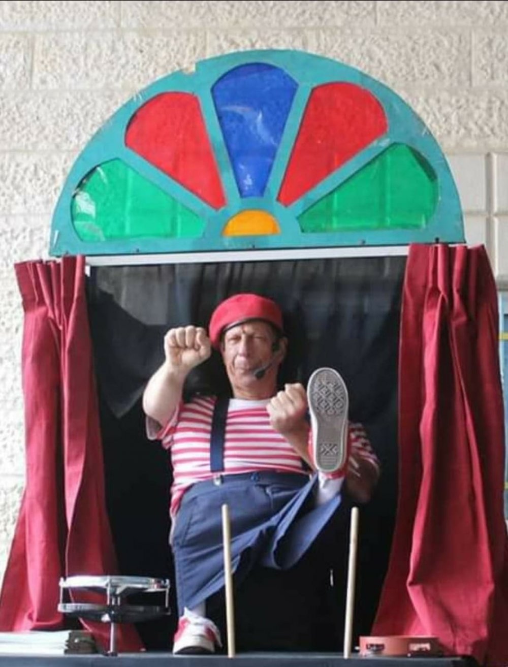 Yacoub Abu Arafeh in his puppet show playing the Nakhleh Esheber character