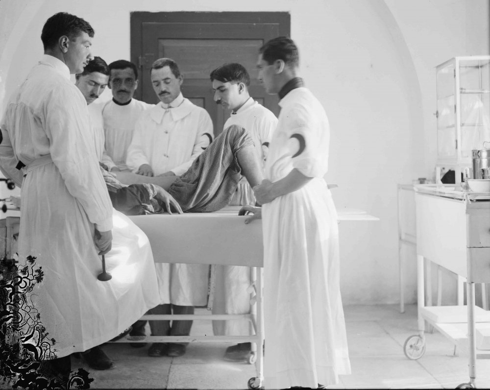 Red Crescent medical staff treat a patient, Ottoman Jerusalem