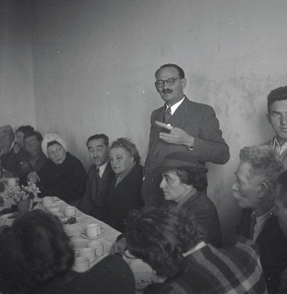 Zionist leader Yosef Weitz addresses a group while on a trip to Canada, 1945.