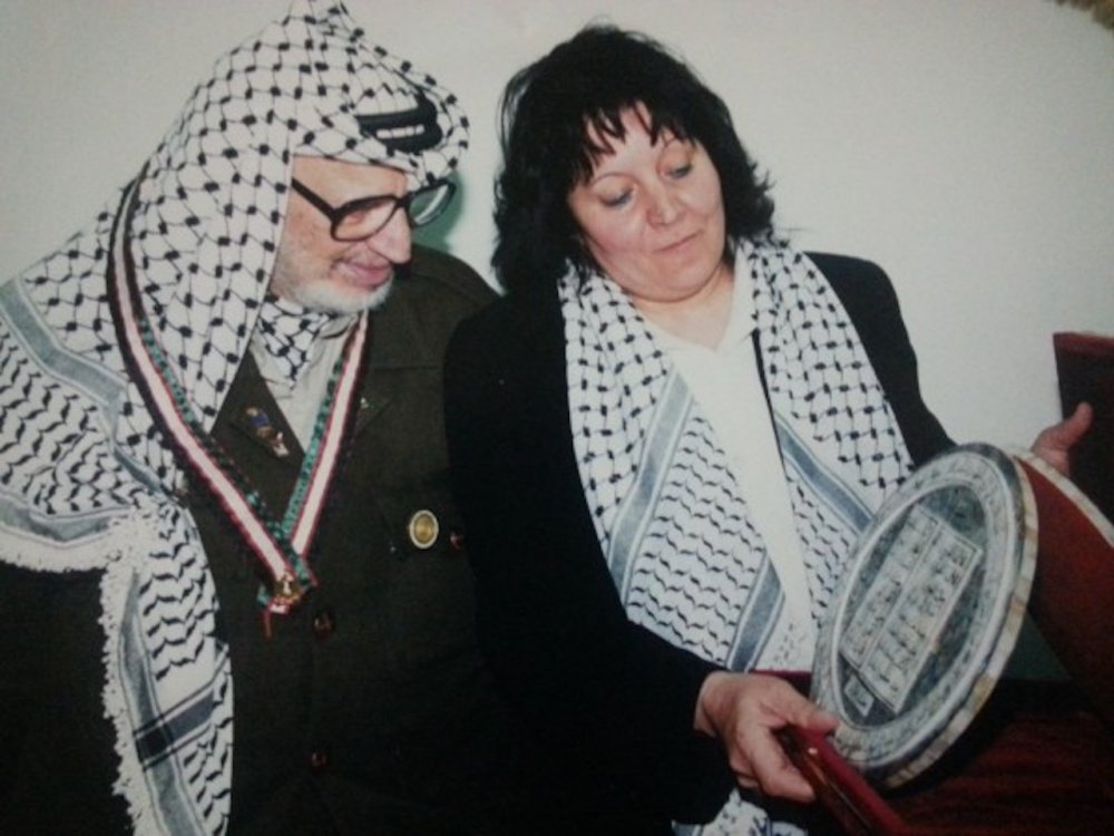 Hanan Awwad and former Palestinian president Yasser Arafat at an awards ceremony, (location and date unknown)