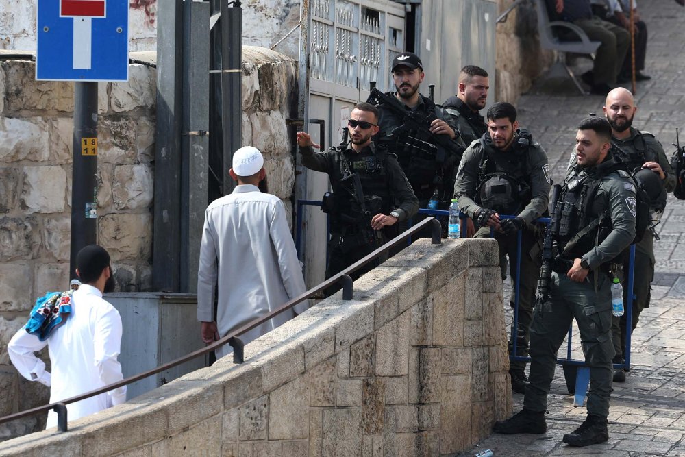 Israeli police prevent Palestinian Muslim worshippers from praying at al-Aqsa Mosque, October 20, 2023.