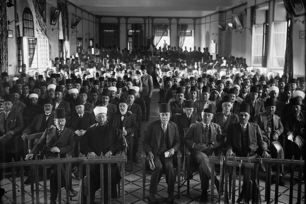 Palestinian members of various nationalist groups convene in Jerusalem during the al-Buraq Uprising of 1929. Raghib al-Nashashibi is second from the right.