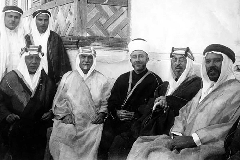 Hajj Amin al-Husseini (center) with Hashim al-Atassi and Shakib Arslan (second from right) during a visit to Saudi Arabia, early 1930s