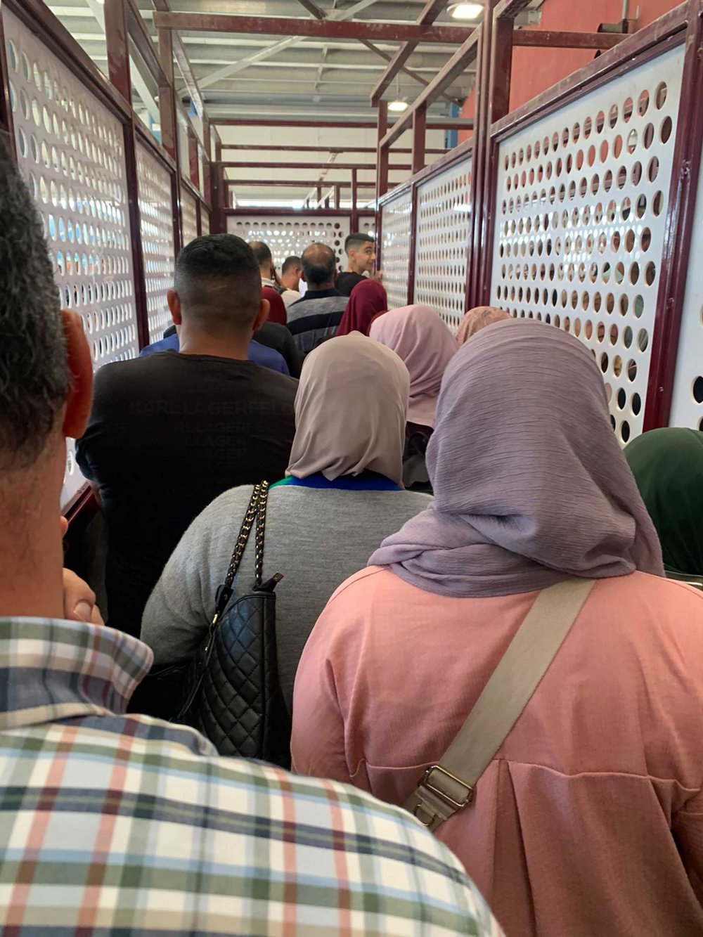 Palestinians wait in a long line to pass Qalandiya checkpoint, September 28,2023.