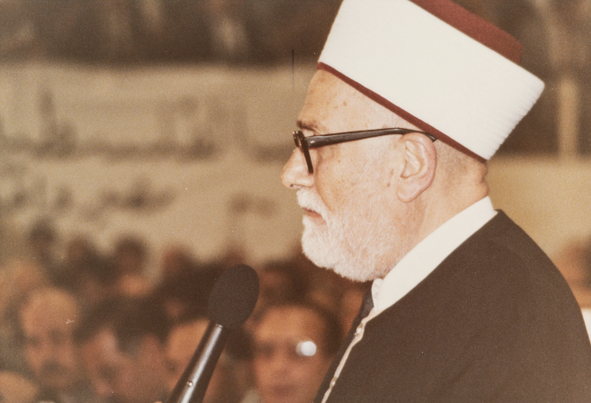 Abd al-Hamid al-Sayih speaks at the 17th session of the meeting of the Palestinian National Council in Amman, Jordan, November 1984.