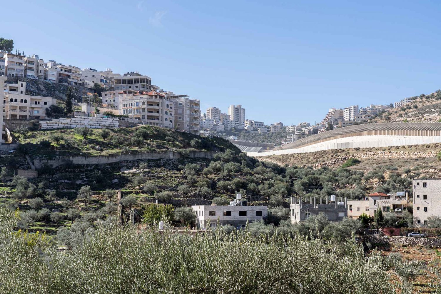 Bir 'Awna, a neighborhood enclaved by the Separation Wall