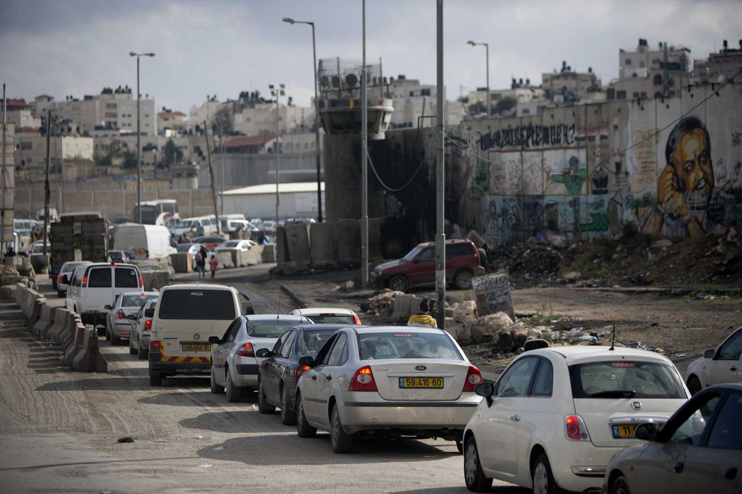 Palestinian drivers wait in traffic to enter Jerusalem at Qalandiya checkpoint between Jerusalem and Ramallah, November 10, 2015.