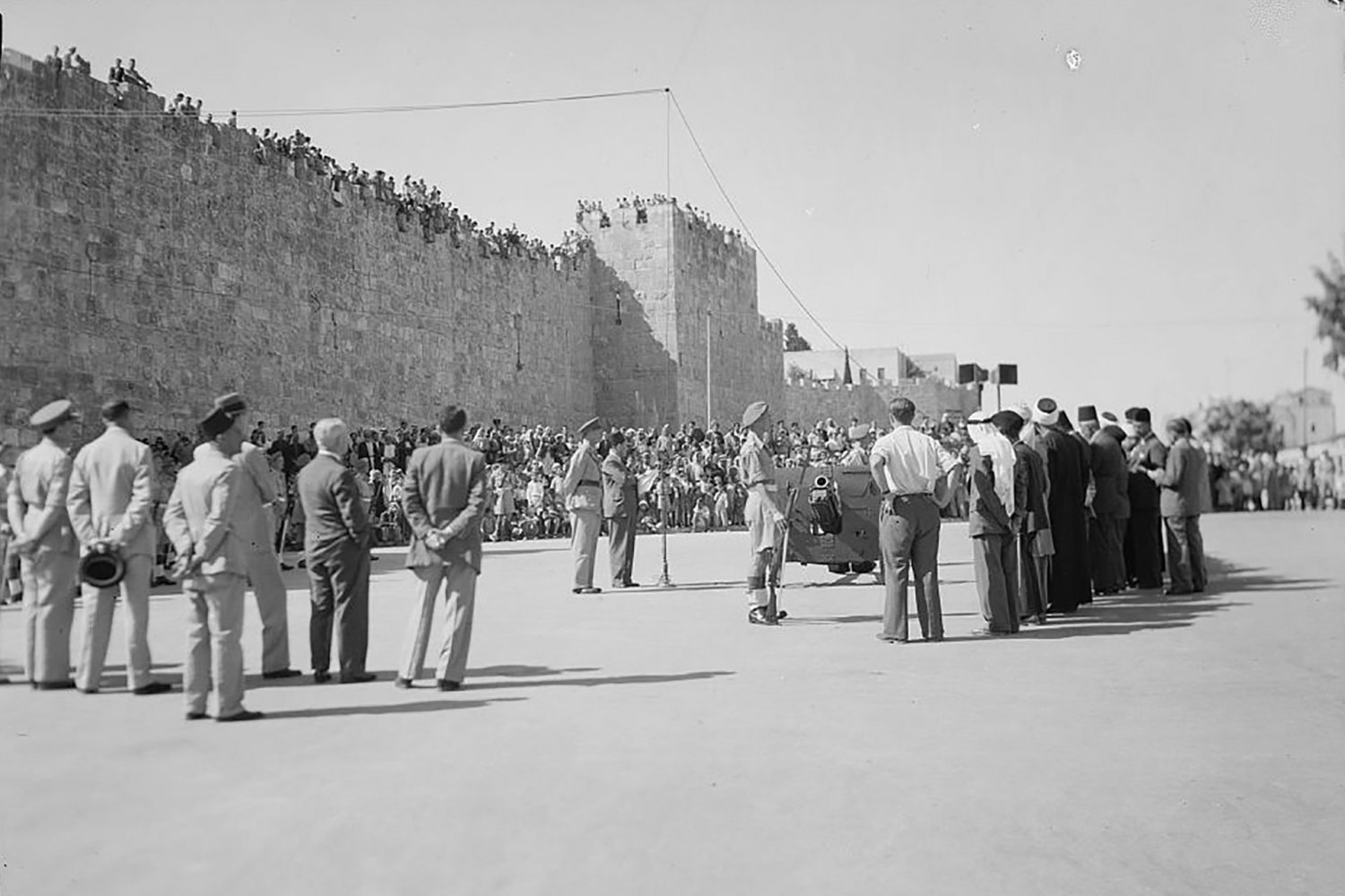 Presenting a Ramadan cannon to Muslims at Damascus Gate, 1945